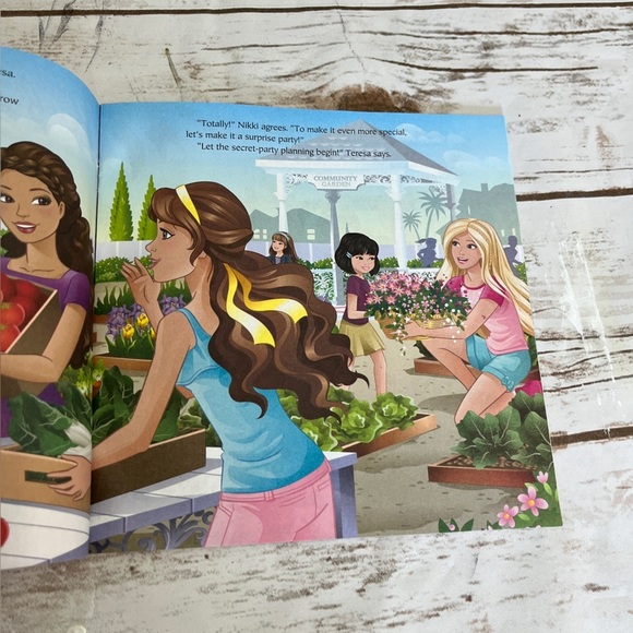 Barbie Children's Book Collection Barbie Doll - Picture 10 of 13